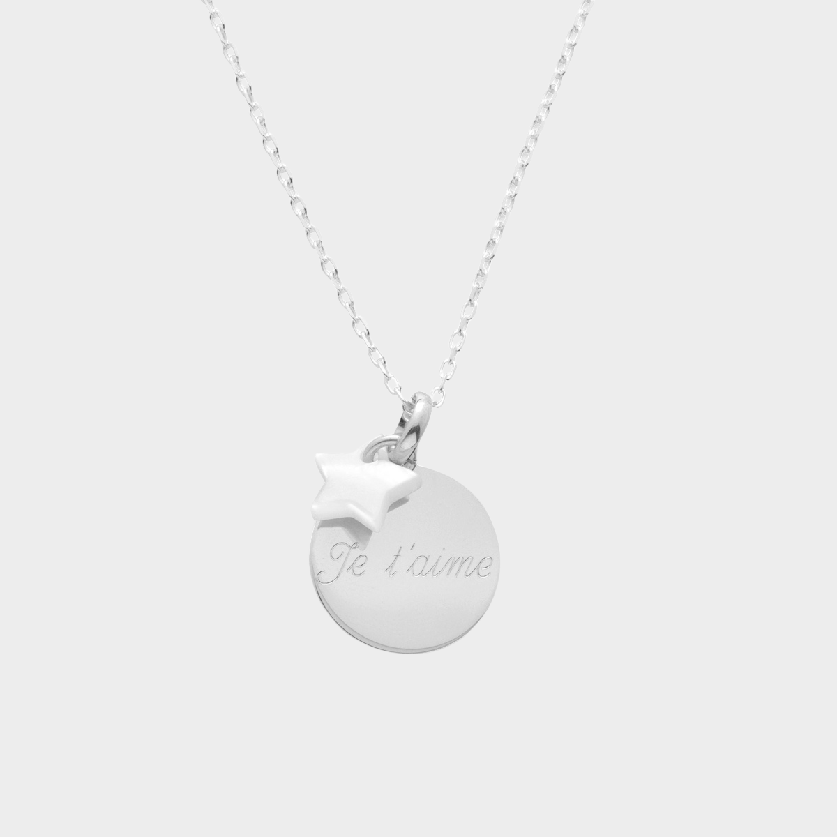 Collier petite médaille plate et nacre fine sur chaîne forçat argent