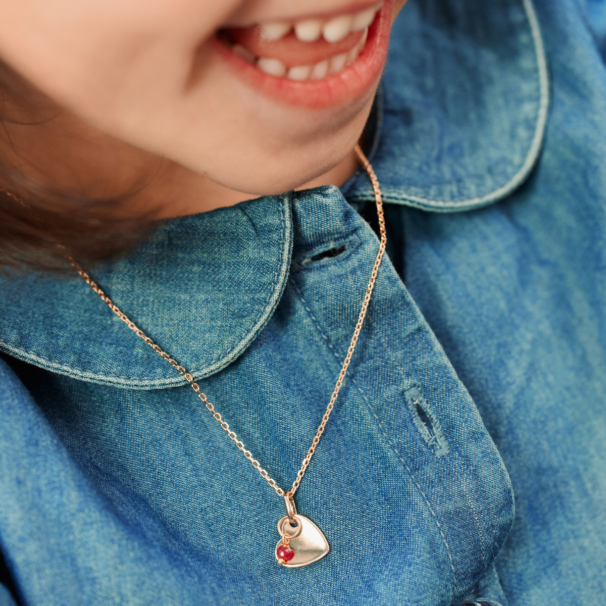 Collier 1 mini breloque et pierres semi-précieuses 
