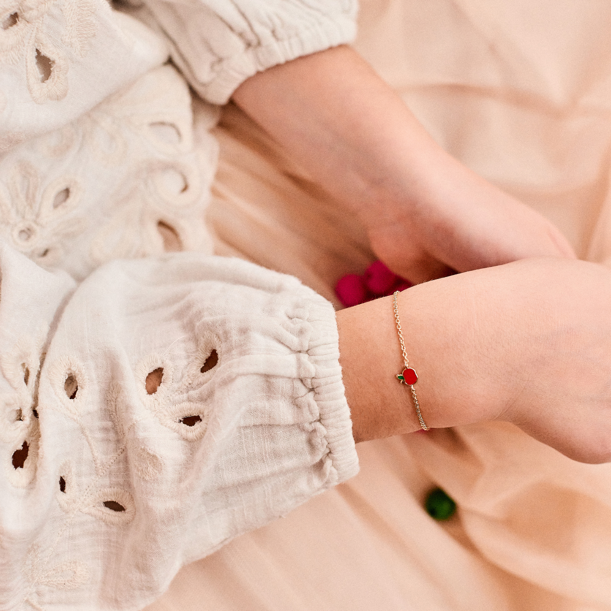 Bracelet pomme d'amour plaqué or