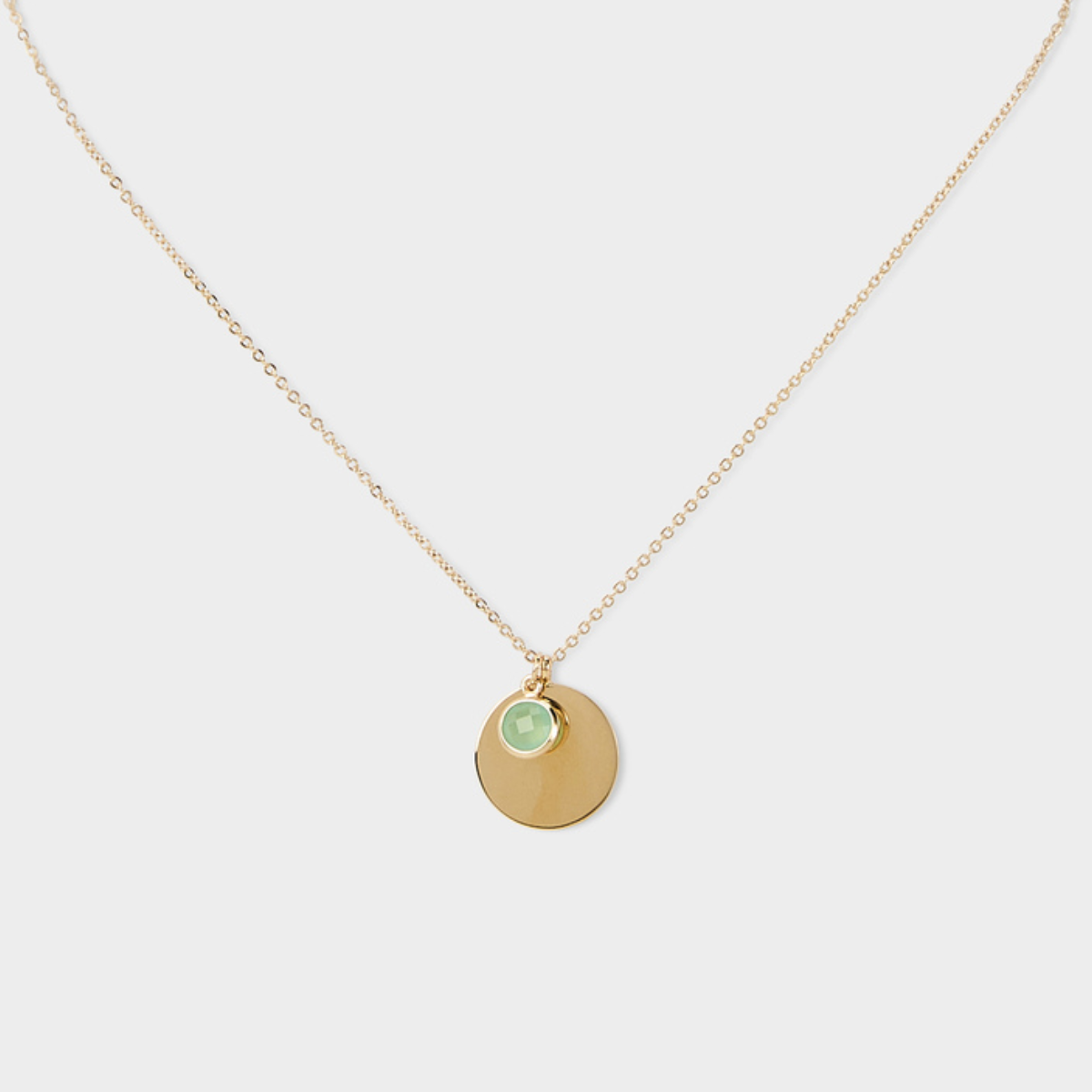 Collier breloque et pierre verte sur chaîne plaqué or
