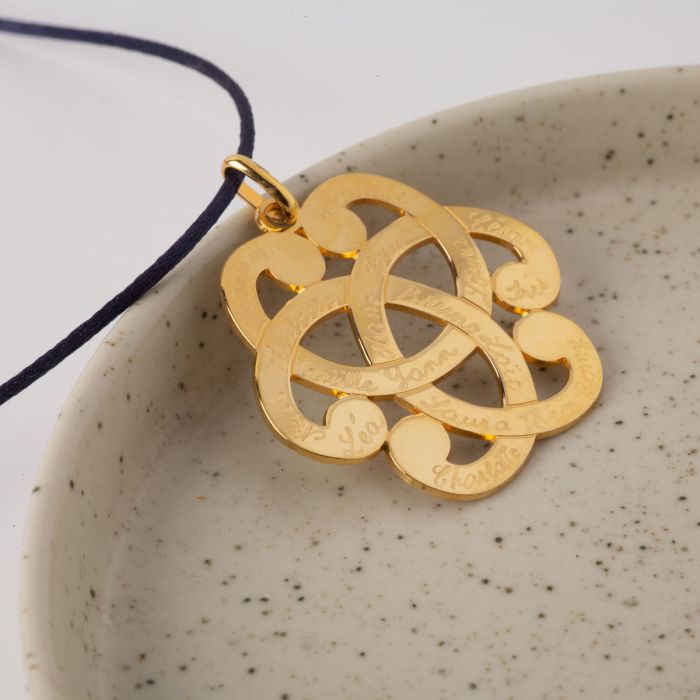 Collier pendentif arabesque sur lien satin plaqué or