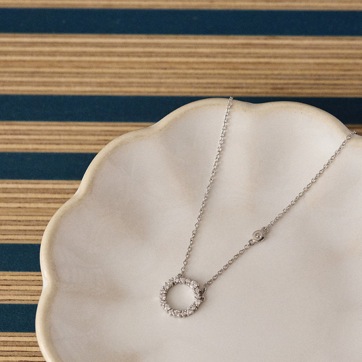 Collier cerclé pavé 1 zircon argent