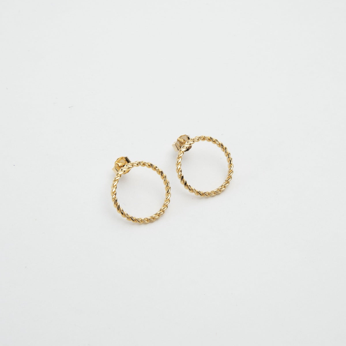 Boucles d'oreilles anneau torsadé plaqué or