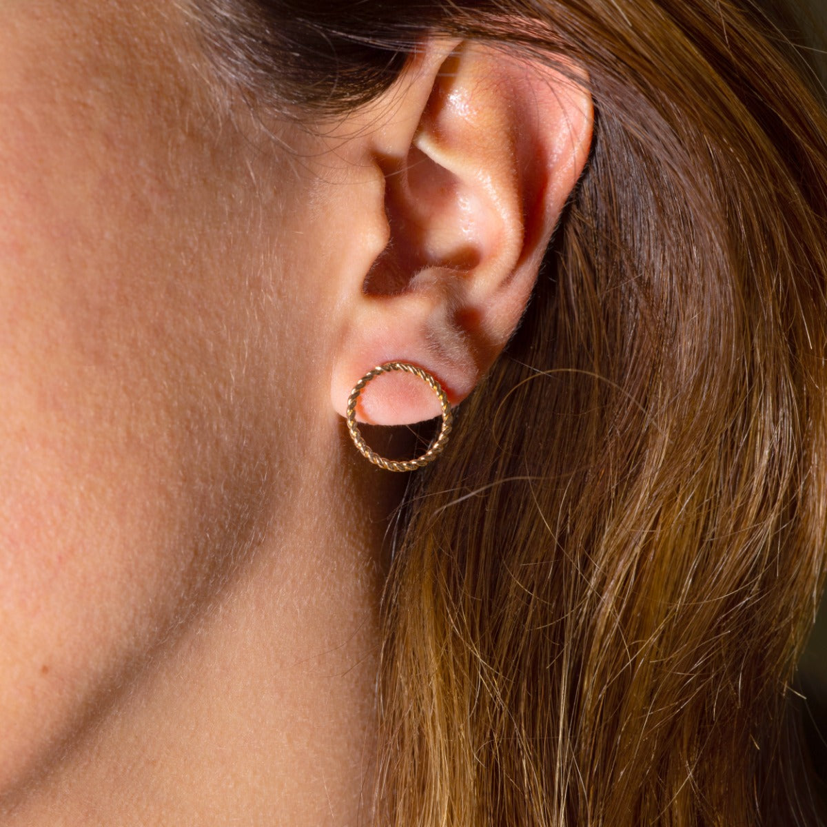 Boucles d'oreilles anneau torsadé plaqué or