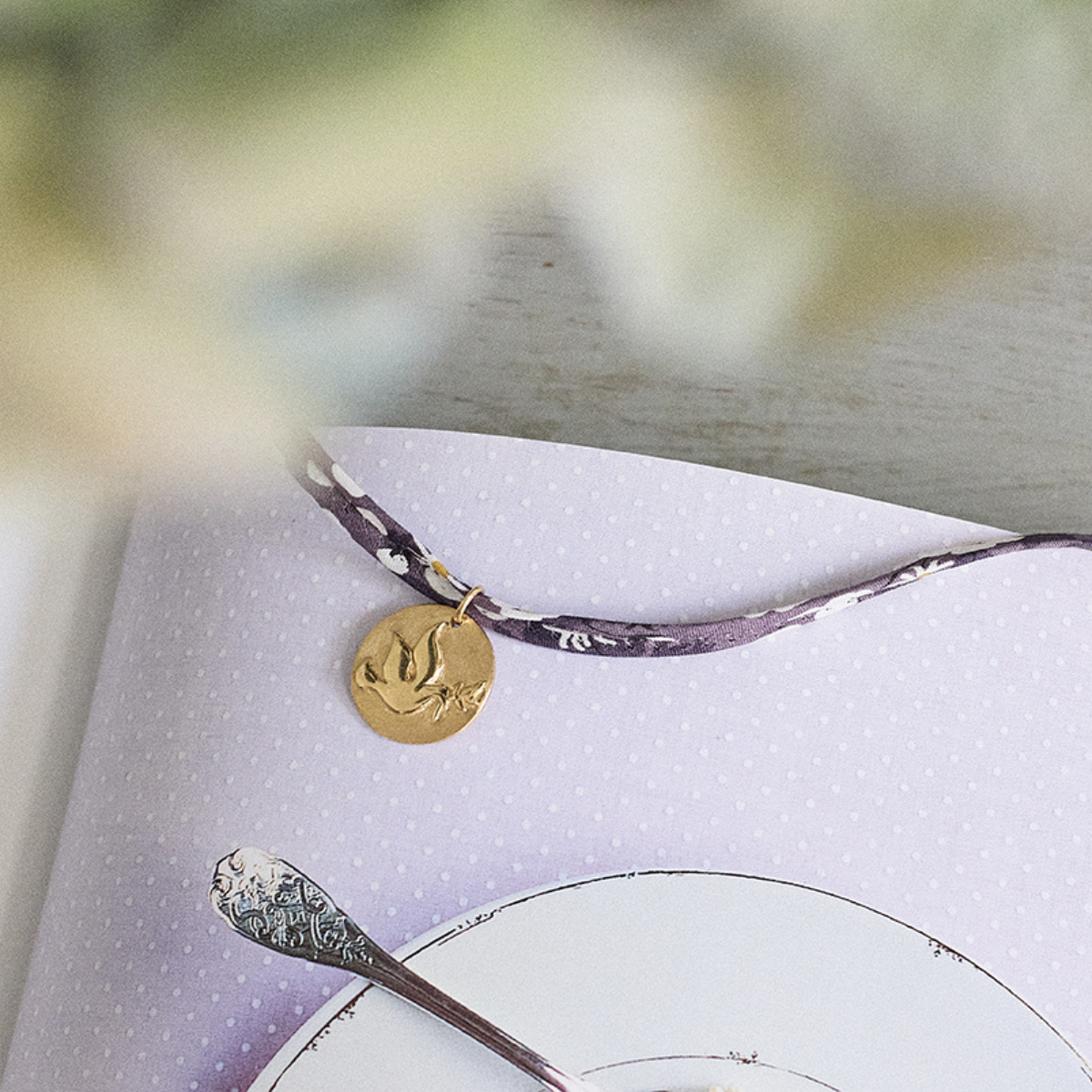 Bracelet gris-gris sur cordon Liberty plaqué or