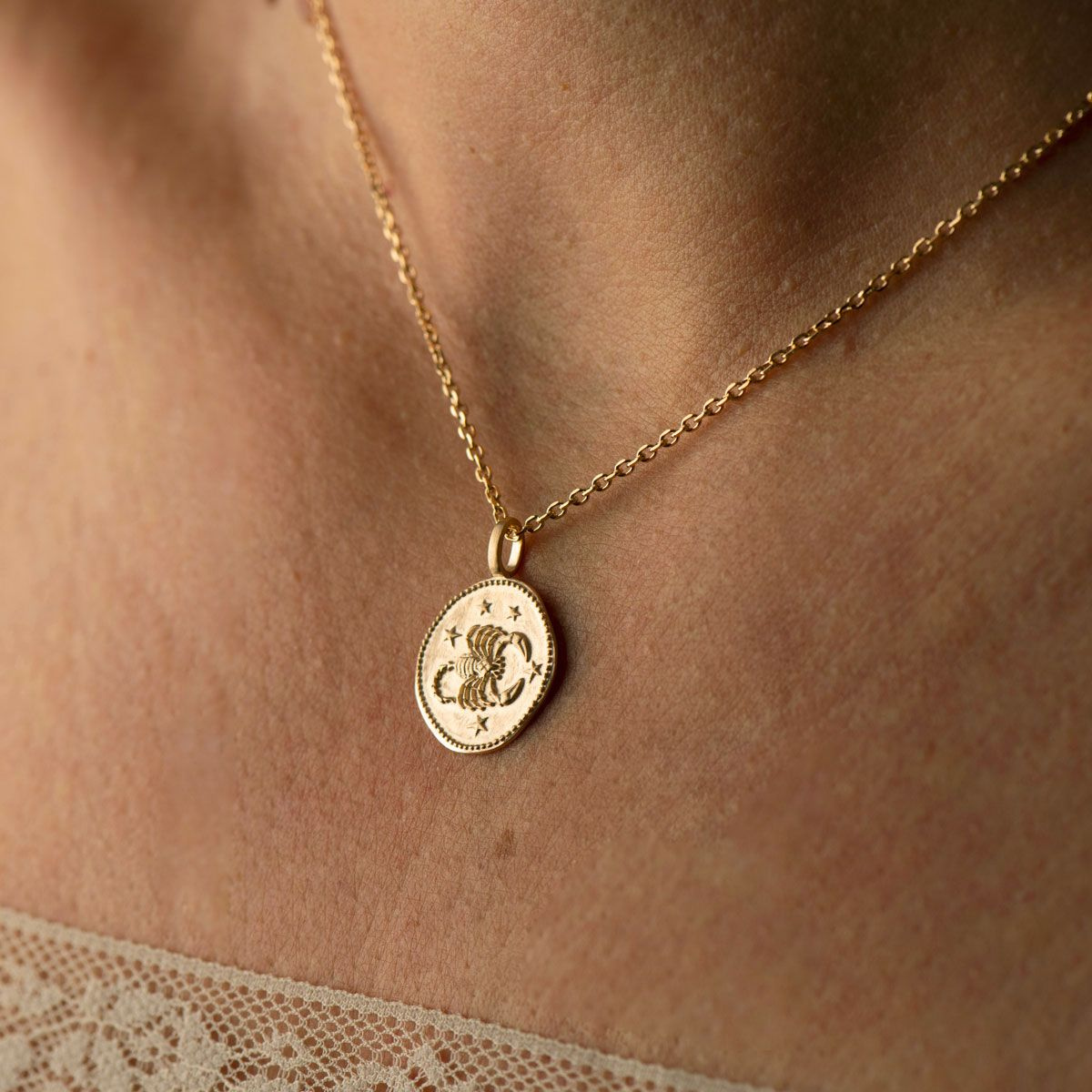 Collier signe astrologique Scorpion plaqué or