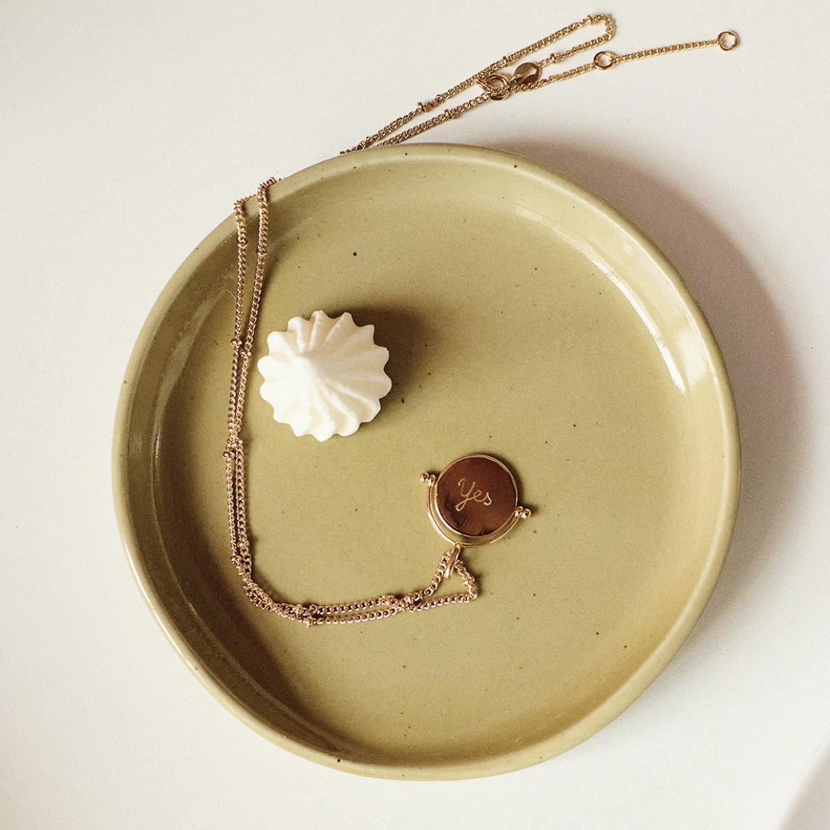 Collier Virevolte sur chaîne perlée plaqué or