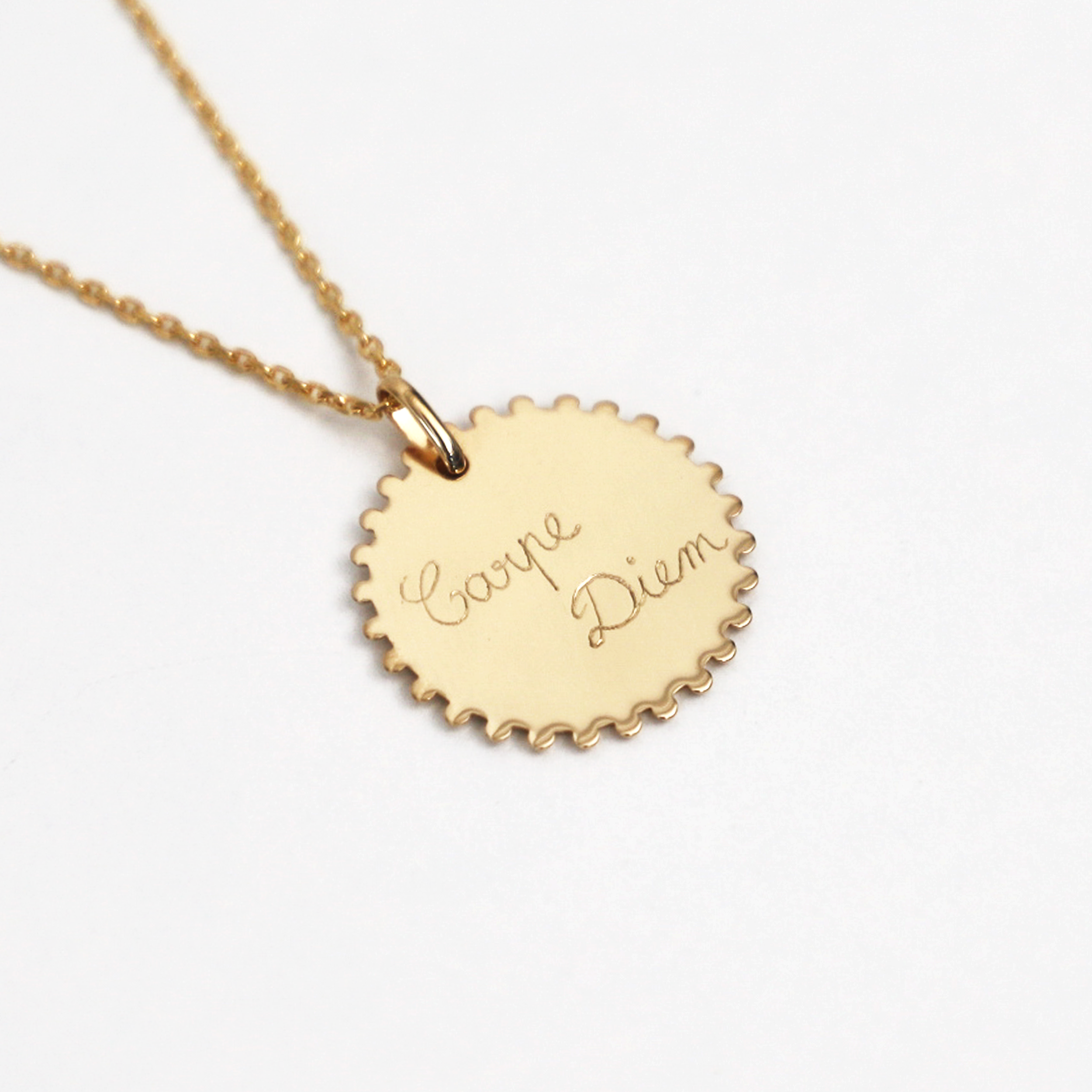 Collier mantra plaqué or – Médaille Sun