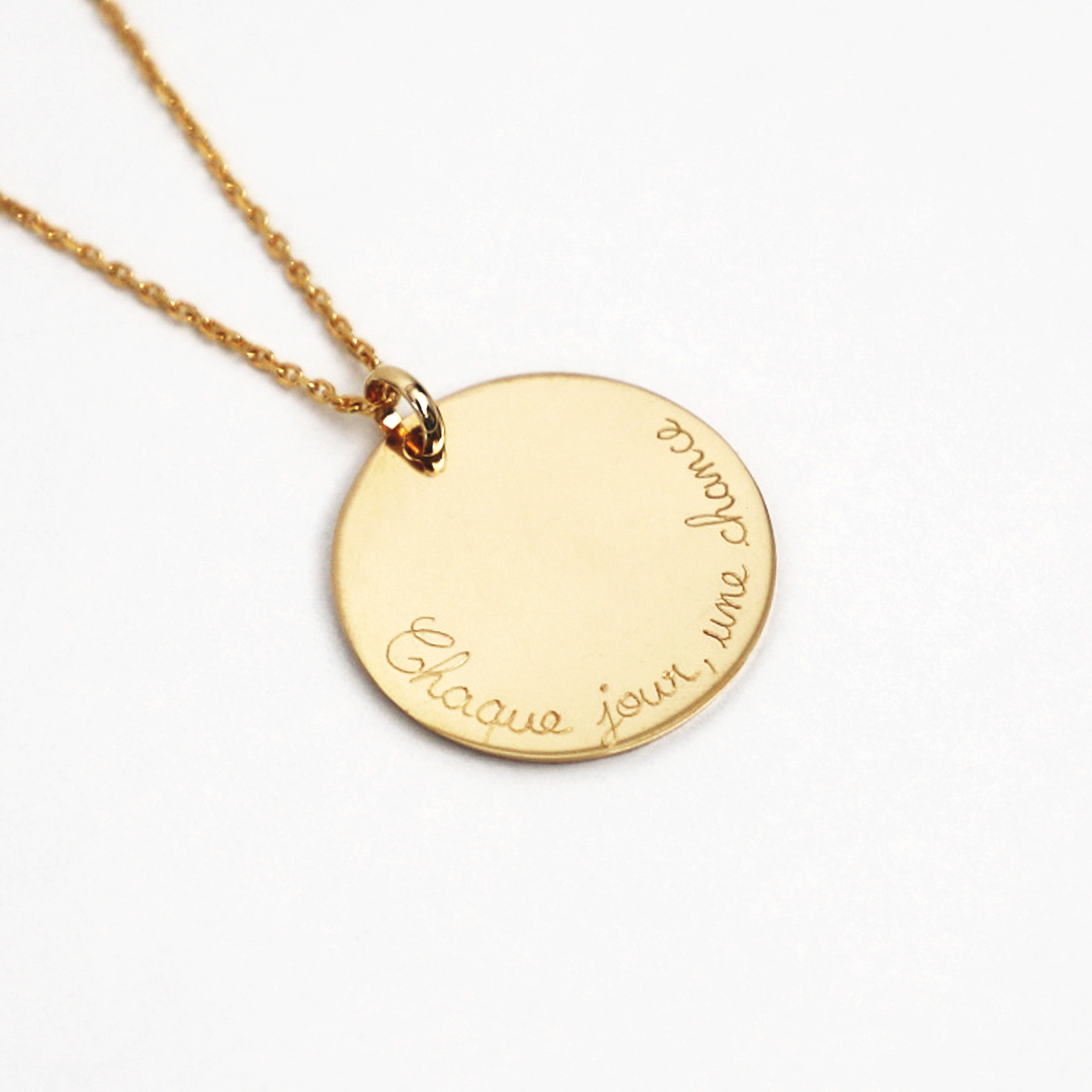 Collier mantra plaqué or – Grande médaille