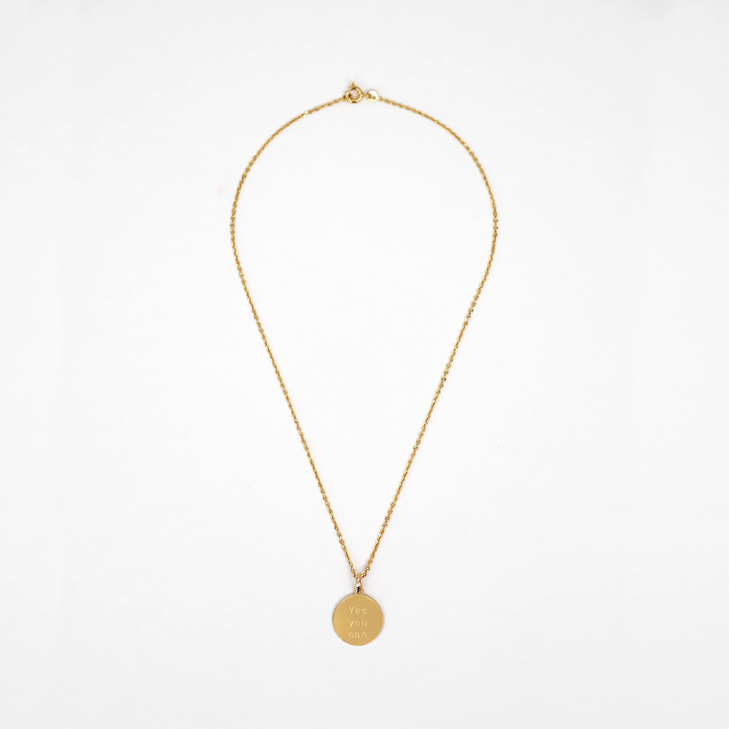 Collier mantra plaqué or – Petite médaille