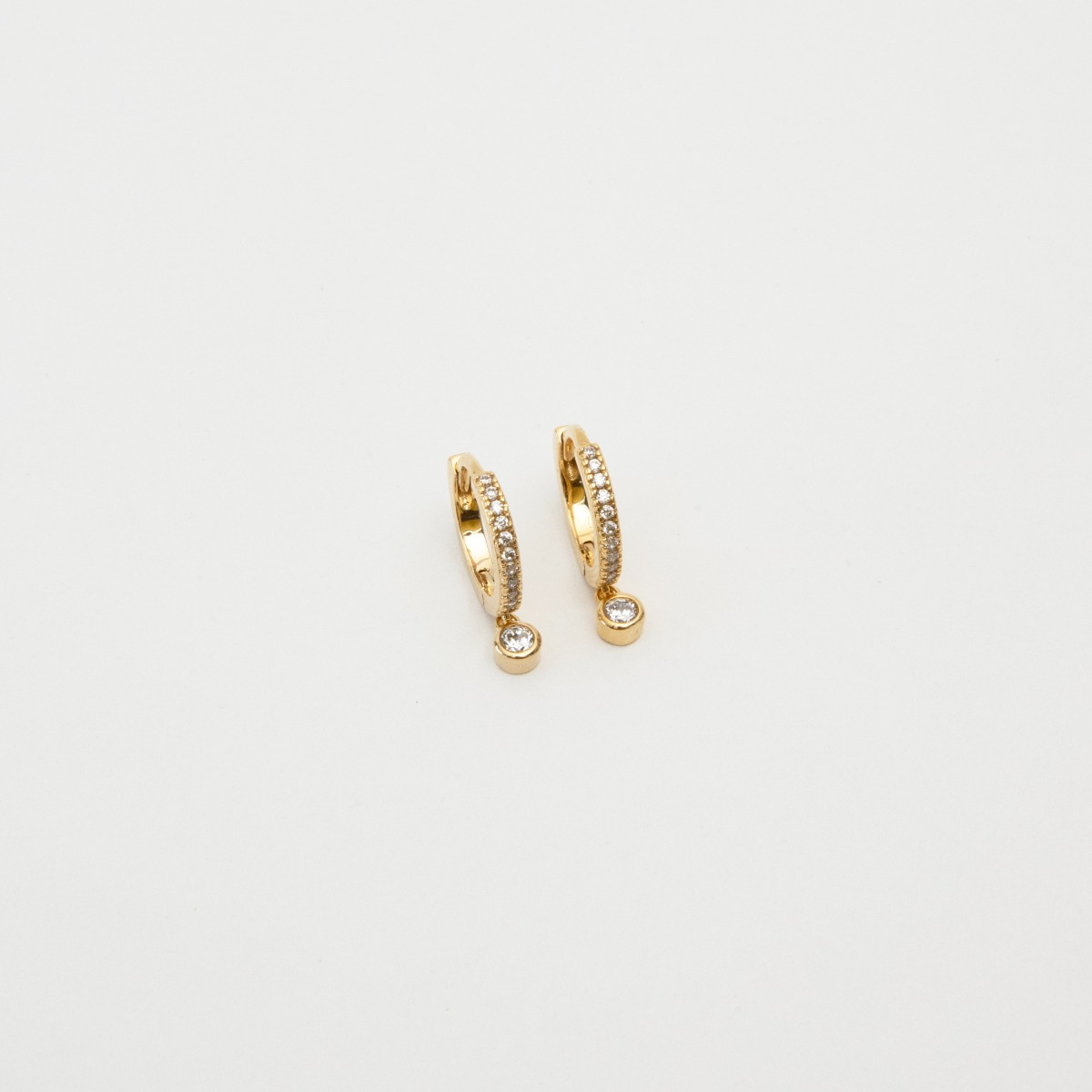 Mini créoles Diana oxydes de zirconium plaqué or